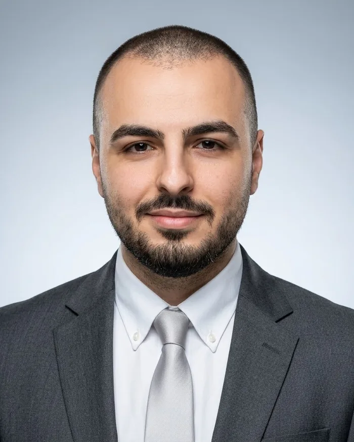Yapay zeka CV fotoğrafı örneği — Erkek örneği